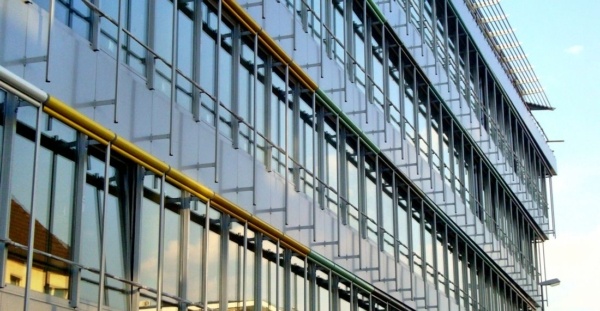 Fassade des ALBERTUS ZENTRUM in Mönchengladbach