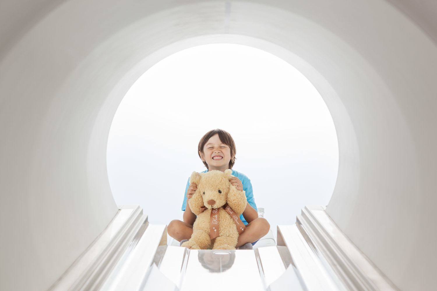 Innenansicht eines MRT Geräts mit Kind als Patient in der Radiologie Mönchengladbach