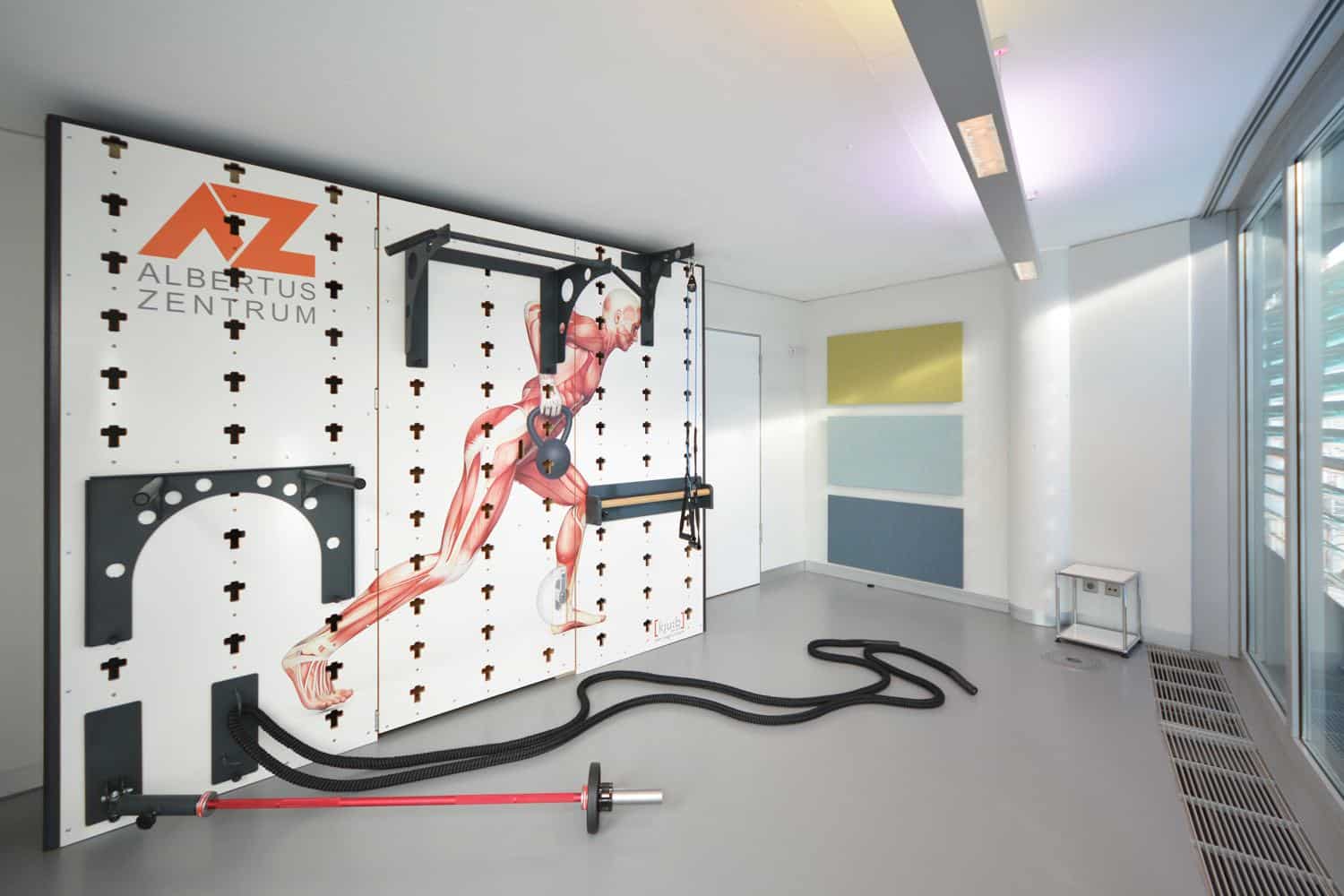 Trainingsraum der Physiotherapie ALBERTUS ZENTRUM in Mönchengladbach - Seitenansicht