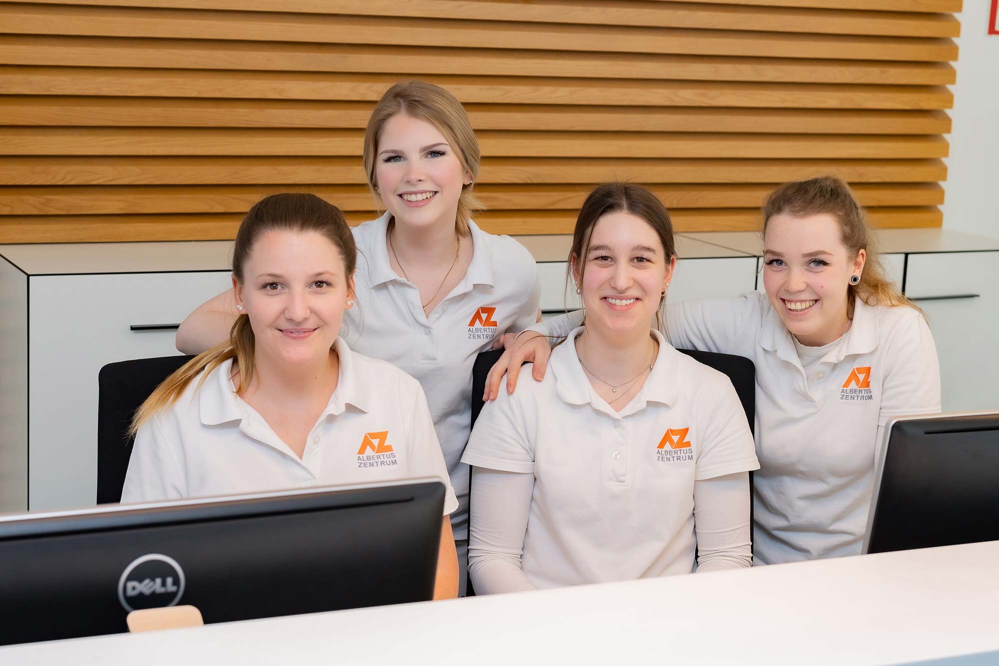 Empfangsteam für die Orthopädie, die Physiotherapie und das Rückenzentrum im AZ